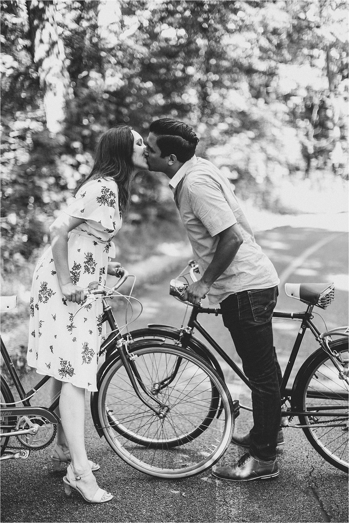 Vintage Bicycle Engagement Shoot_0014.jpg