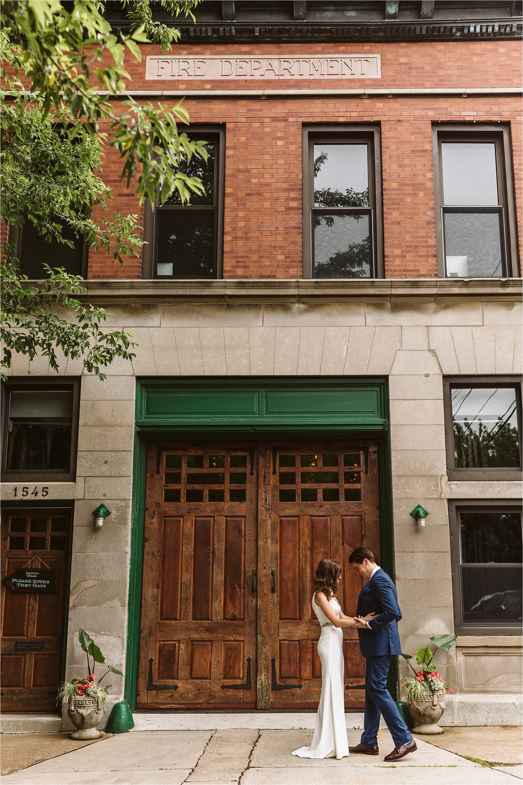 Intimate Firehouse Chicago Wedding_0002.jpg