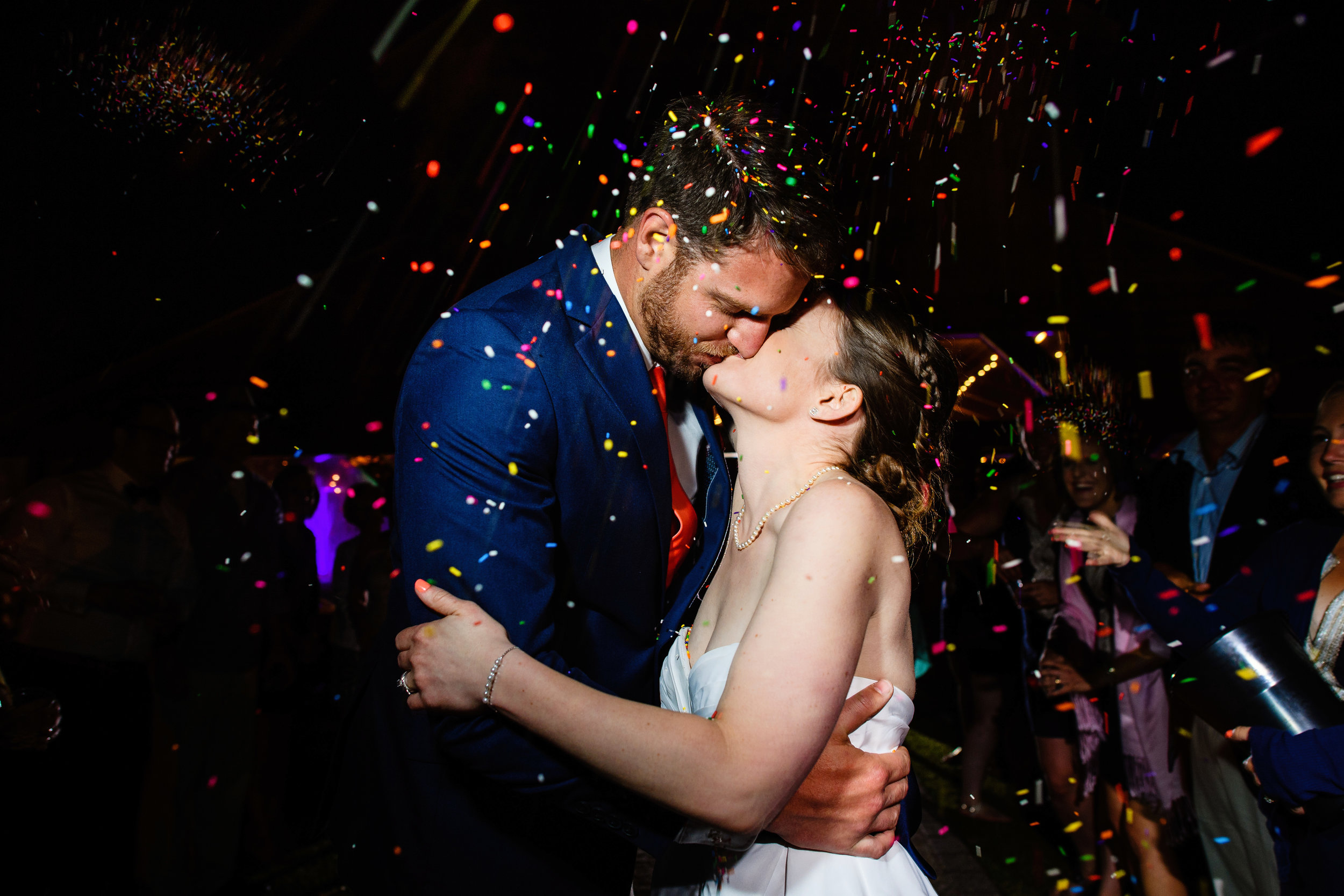 Sprinkles_toss_Wedding_Exit_Wedding_Photography