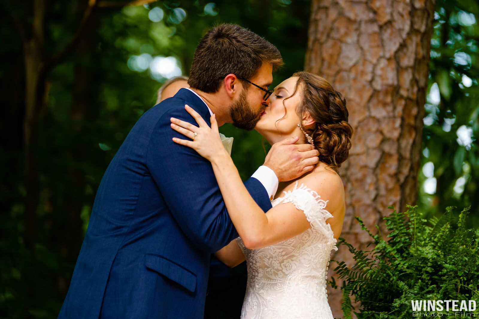 30glenwood-raleigh-nc-photographer-first-kiss.jpg