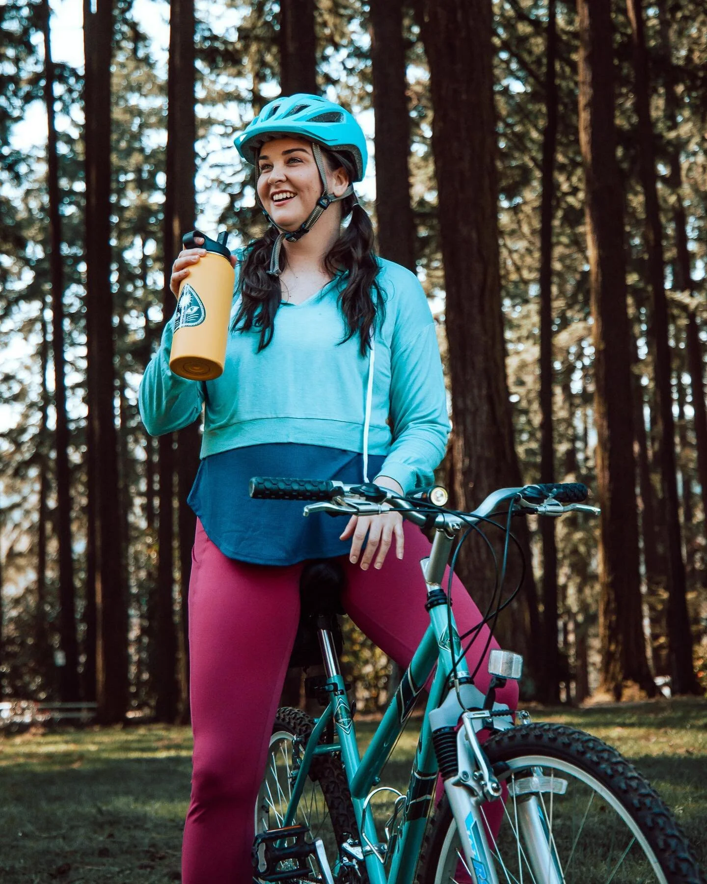 It&rsquo;s so bonkers that @jessidwalters and I did this athletic shoot for her portfolio last April. And it was a surprising and needed beautiful spring day! 
Of course some of my favorites are the in-between moments of laughter and goofing around. 