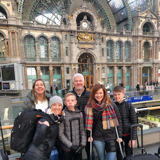 Watch out Antwerp.  Sherpa Jim and his crew are rolling into town for New Years!
&bull;
&bull;
&bull;
#antwerp#touristaf#family #friends