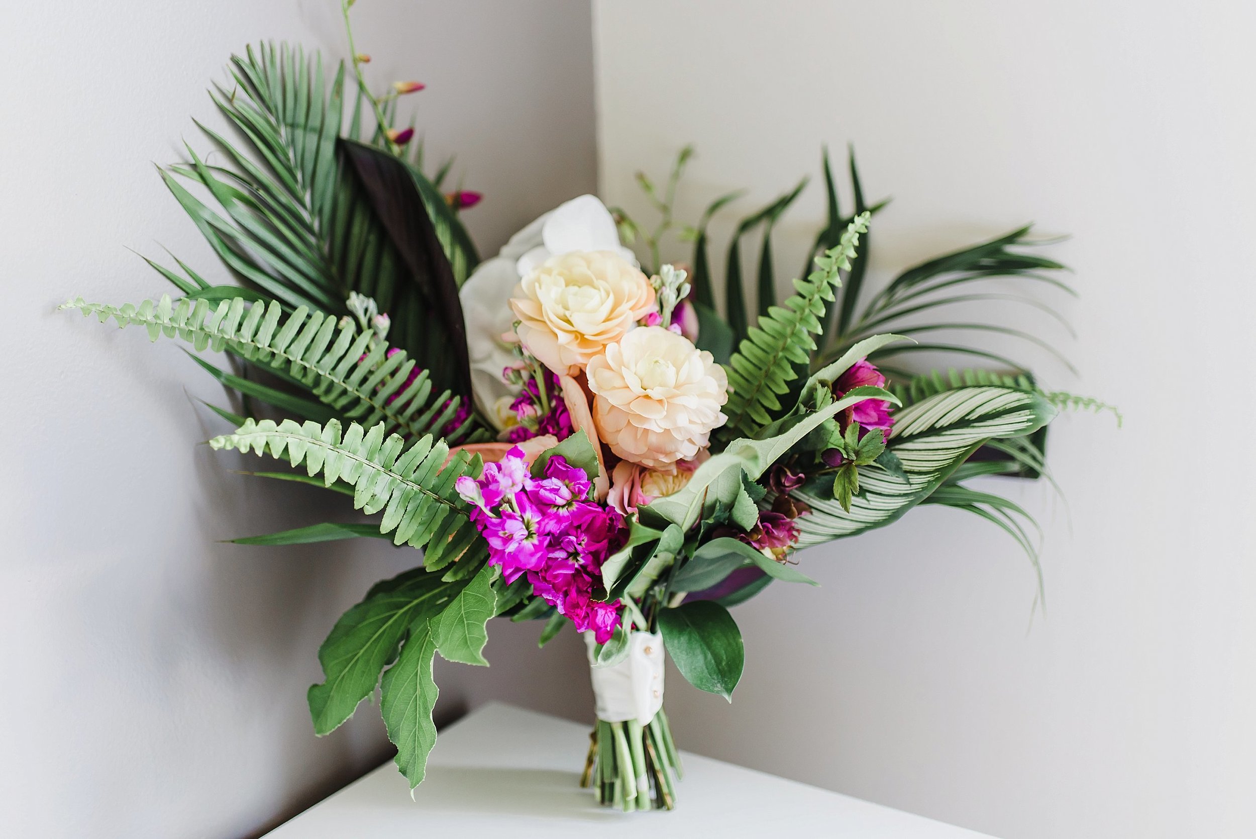 They brought a Caribbean flavour to their wedding design by incorporating tropical greenery and florals to the bridal bouquet. 