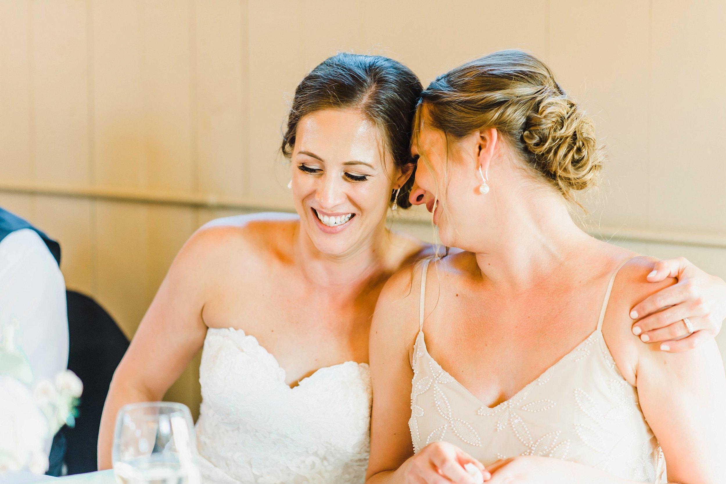  A heartfelt moment between sisters after the bride’s sister gave an emotional speech! 