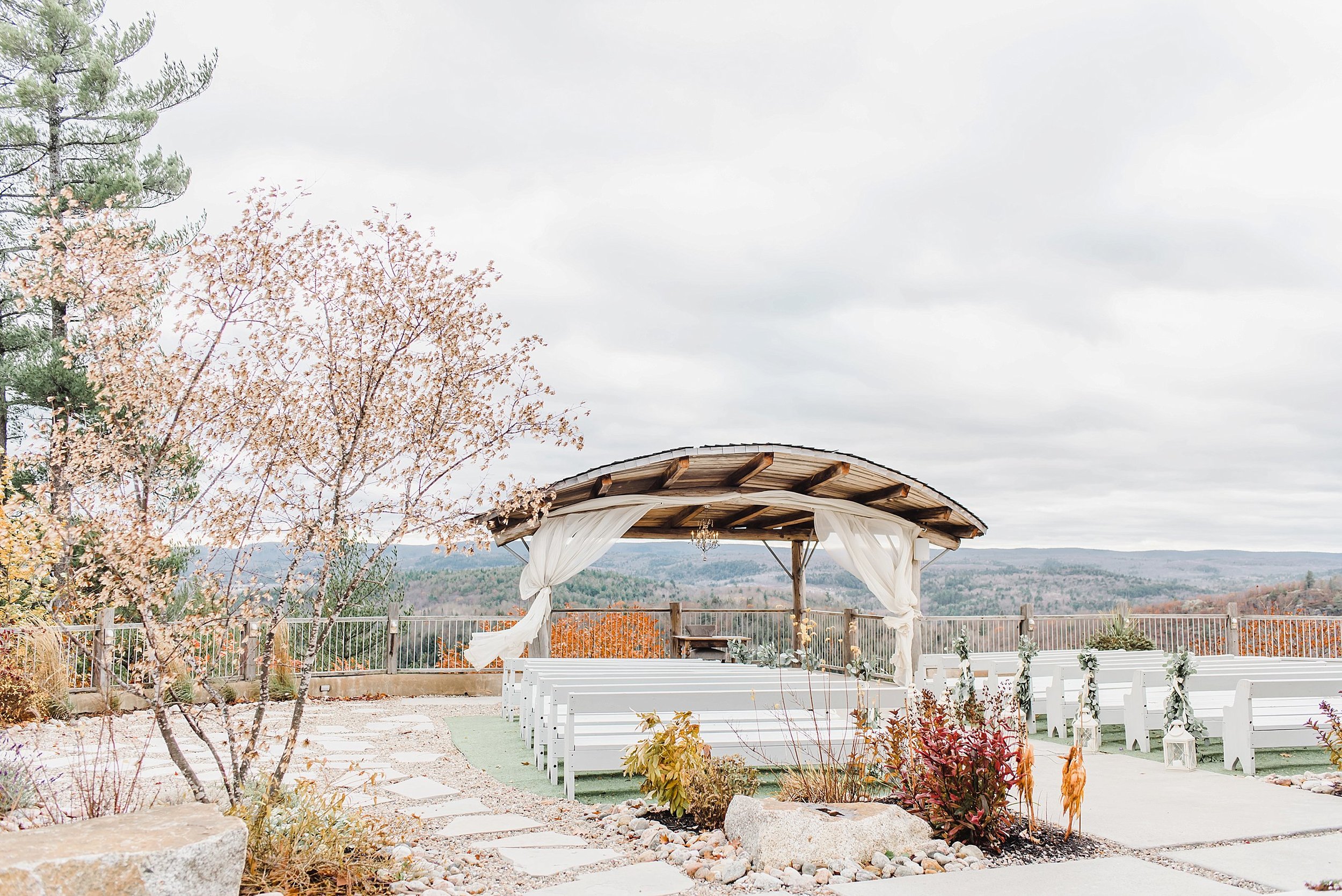  When a ceremony space needs minimal additional decor, you know you’ve chosen well! 