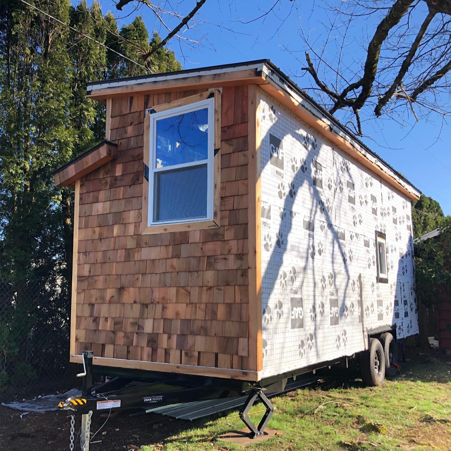 One side has been shingled! 

#tinyhouse #tinyhome #diy #cedarshakes #buildyourownhome