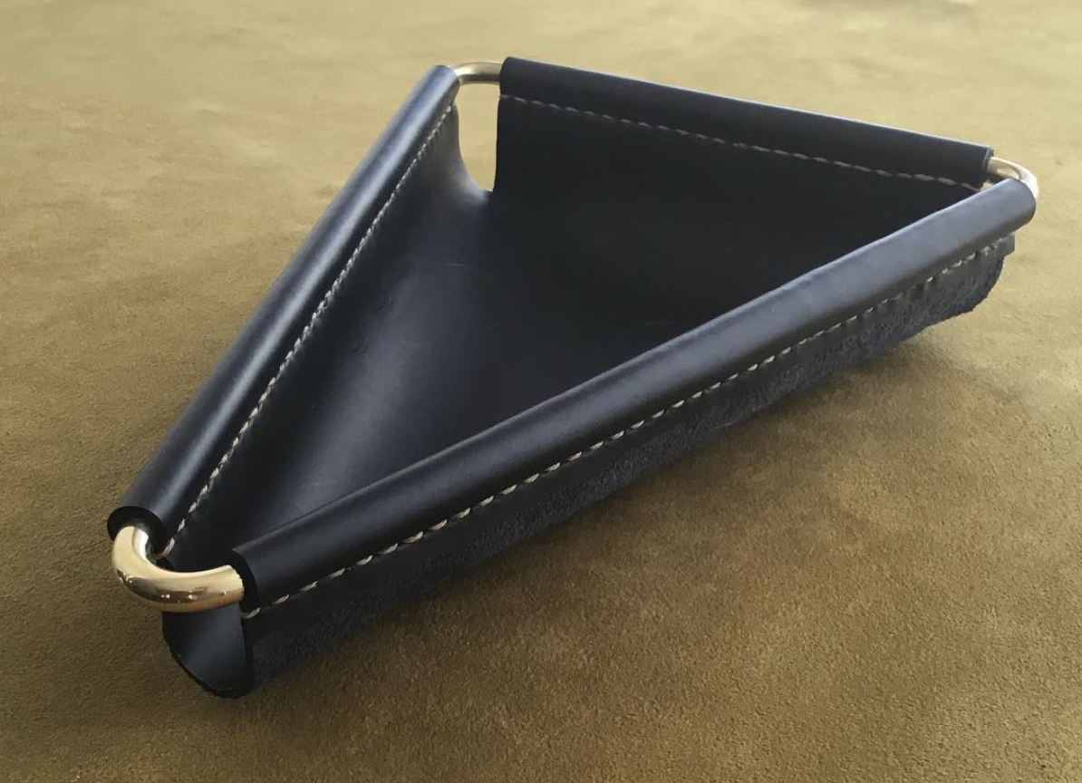 FSA Leather Goods_Triangle Valet Tray - Black 3_FAIR.png
