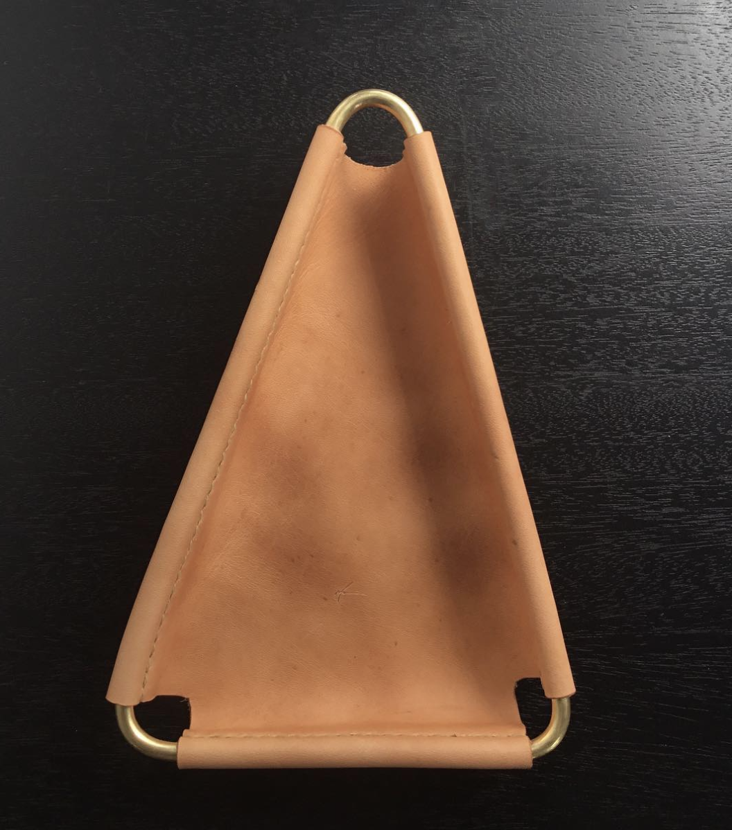 FSA Leather Goods_Triangle Valet Tray - Brown 1_FAIR.png