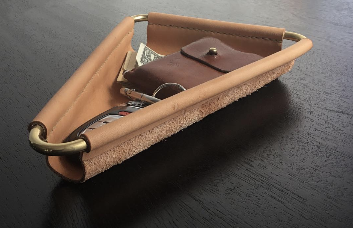 FSA Leather Goods_Triangle Valet Tray - Brown 2_FAIR.png
