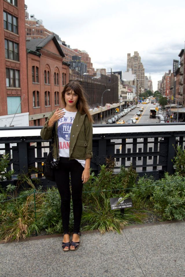 loving the denim combo and APC demi-lune bag  Fashion, Jeans street style,  Casual outfits