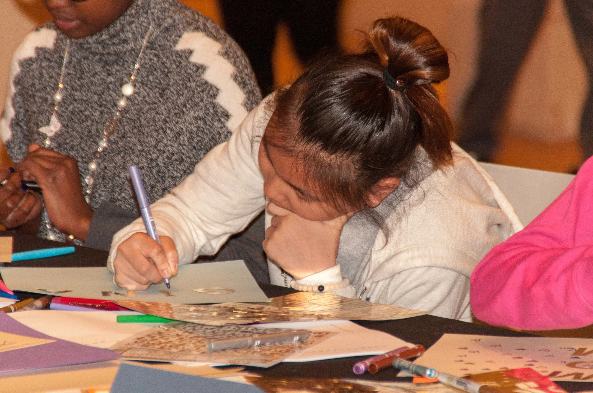 Saint Somebody: Celebrating Love & Struggle. Mini-workshop by Courtney K. Bambrick of Philadelphia Stories in Gallery 206. Photo by Tieshka Smith.