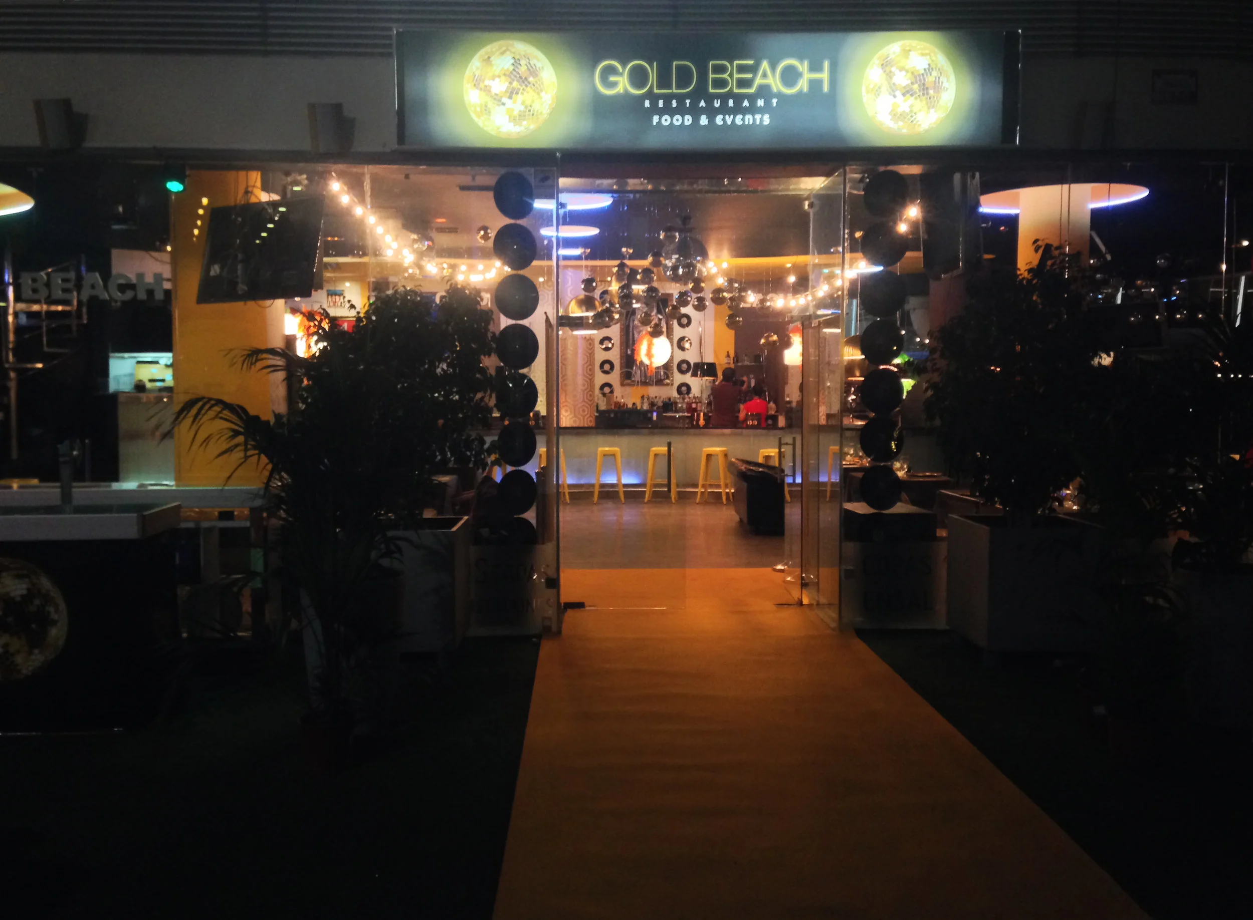 GOLD BEACH . Homenaje a los 70's. Alicante