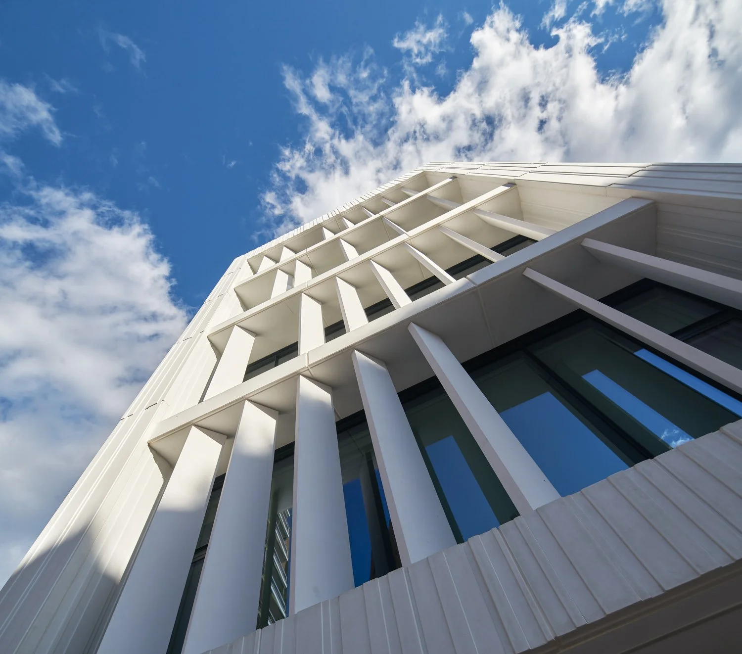 Protección solar pasiva de GRC (fachada oeste)