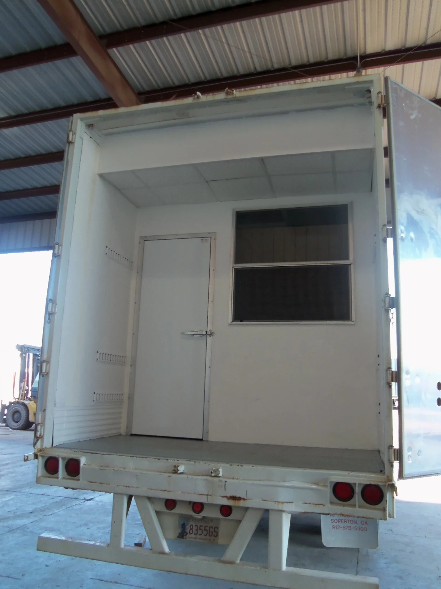 A false wall allows for security during working hours; the double doors allow for secure locking the rest of the time. Single-hung or sliding windows are perfect for renting or issuing tools without granting access to unauthorized personnel.
