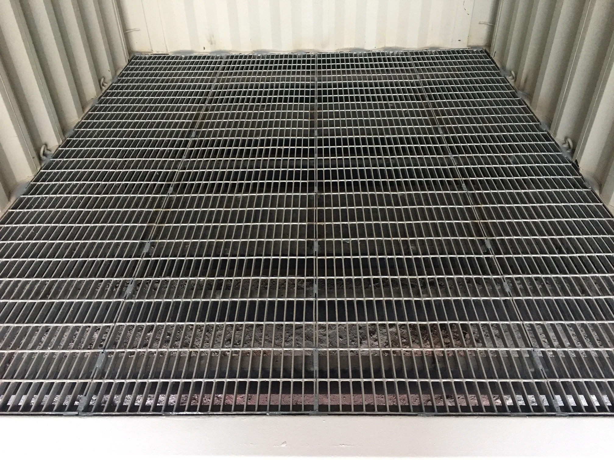 Floor grating