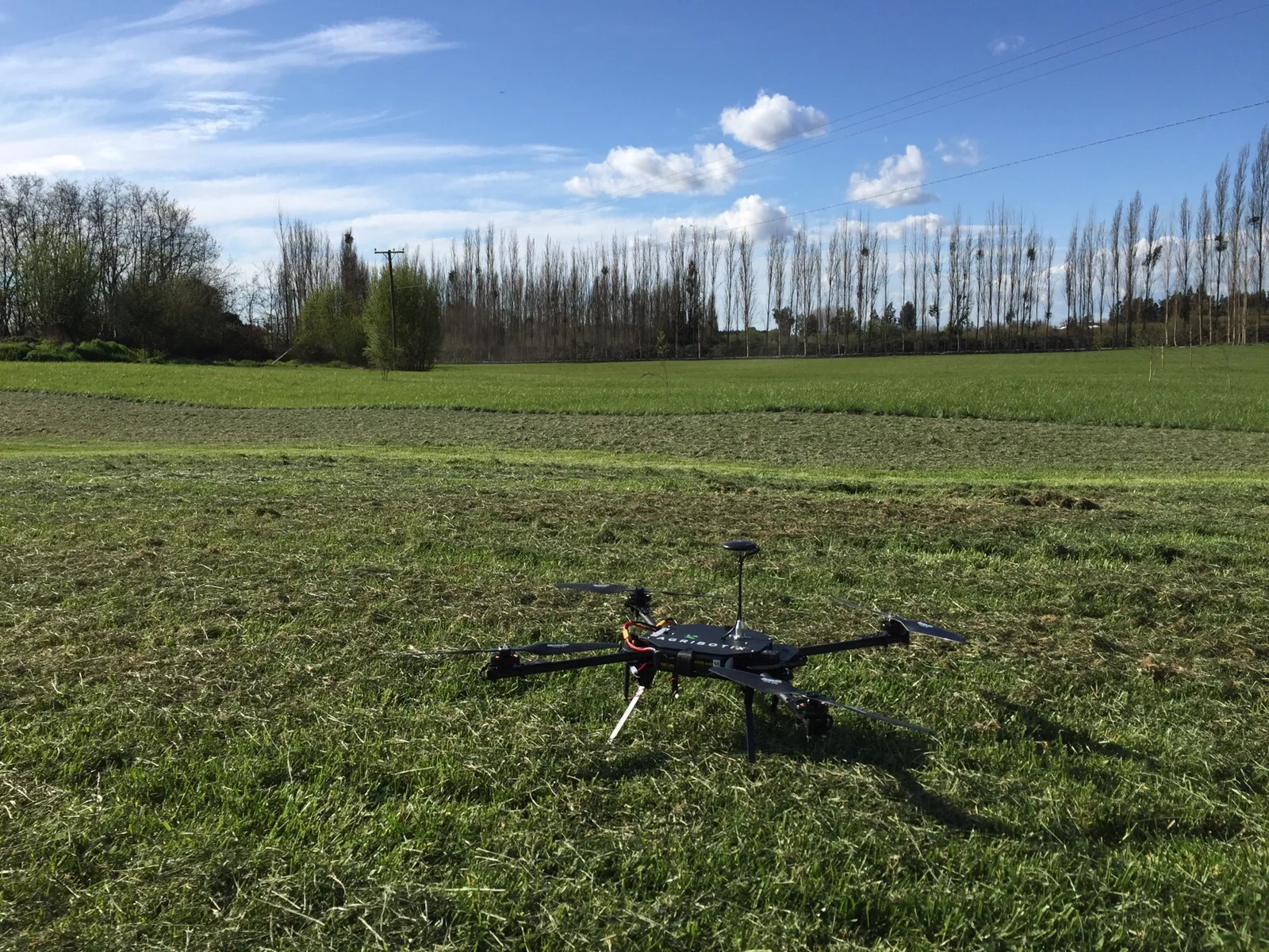 Nuestro modelo Enduro antes de comenzar el vuelo de monitoreo del campo de trigo