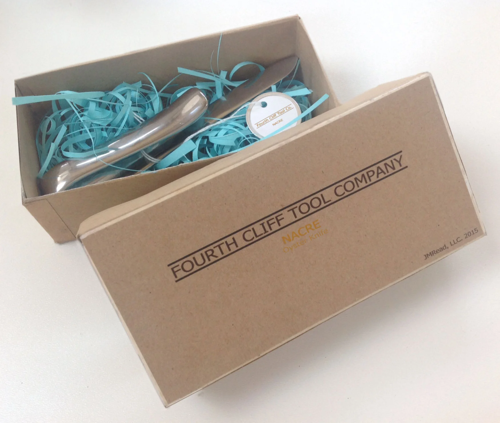 Packaging for the Nacre Lift-tip Oyster Knife