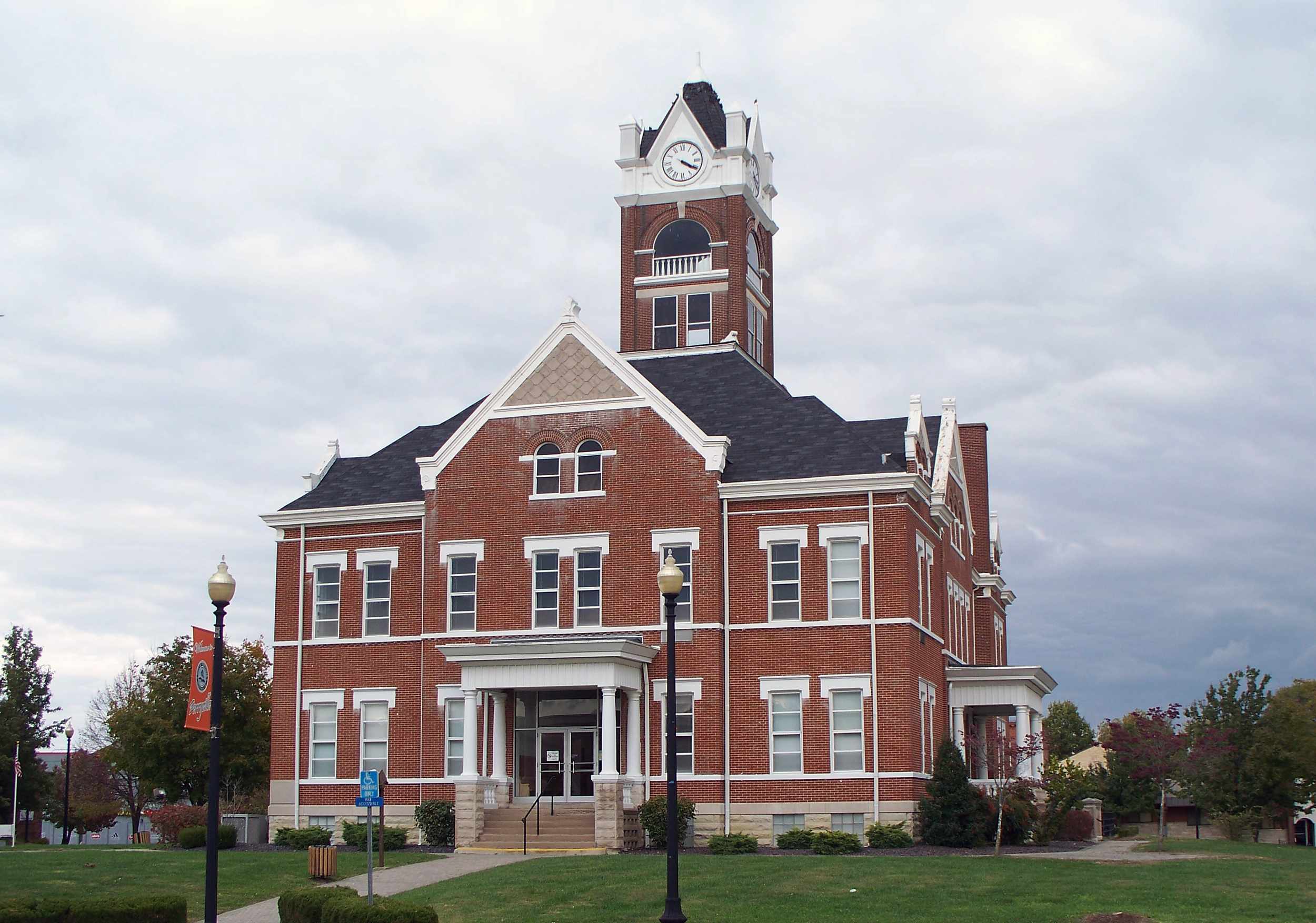 Perry County Courthouse.jpg