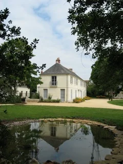 Franchomme's affection for Touraine began at Le Côteau and he returned to the region throughout his life. His daughter Louise later purchased this house with her husband Edouard André, in nearby La Croix en Touraine. Later in his life Franchomme would often stay there. In 2005, it was sold by Franchomme’s descendants to the town, and is now the Town Hall.