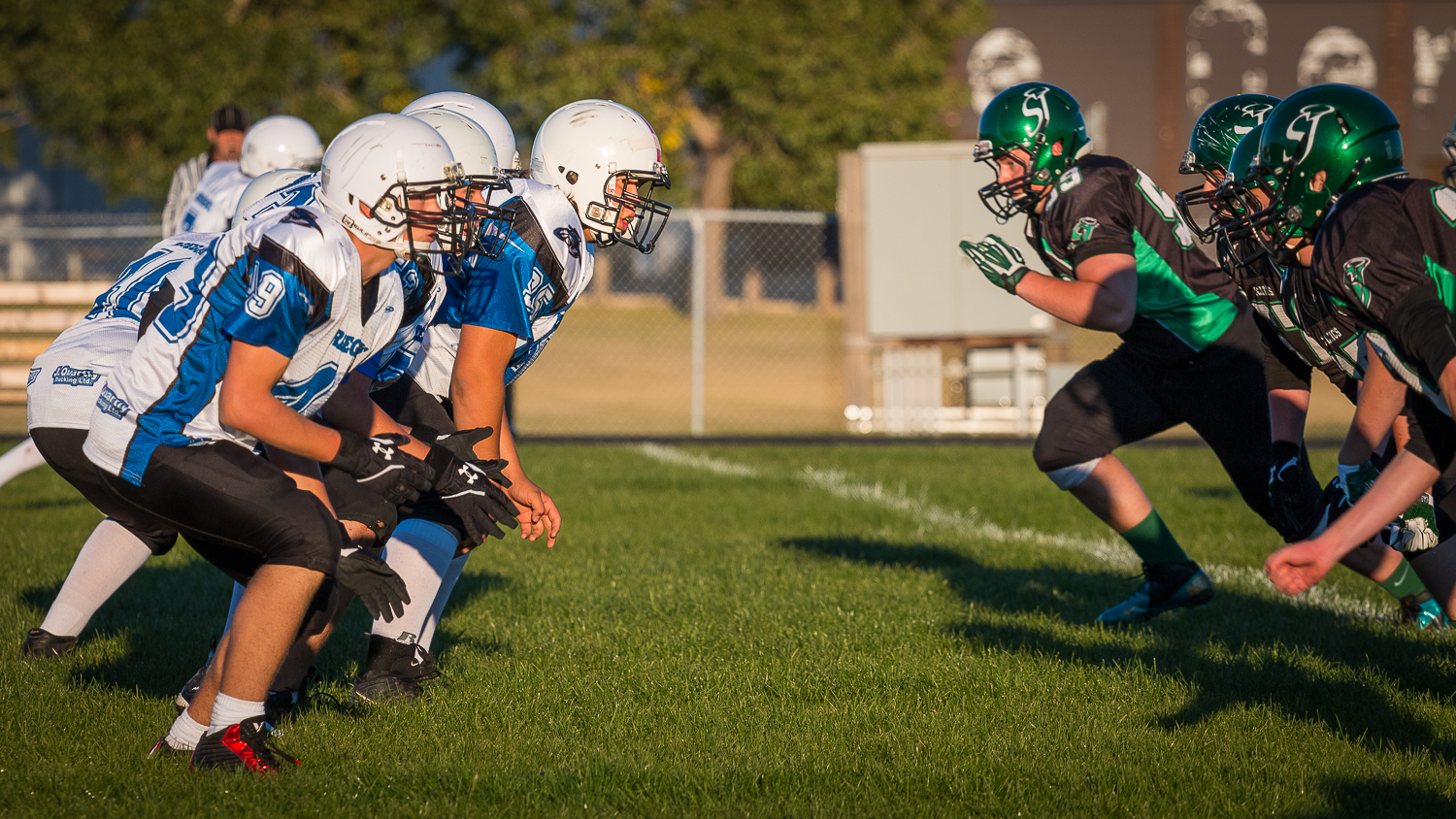 Head on a swivel. The light here allowed me to capture the detail in the players faces.