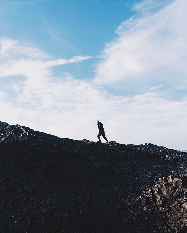 @handosydney has this walking thing down pat.
.
.
.
@everydayiceland #everydayiceland #letsgosomewhere #welltravelled #liveforthemoment #simpleliving #landscapephotography #stayandwander #createandcapture #visualoflife #awesomeearth #artofvisuals #li