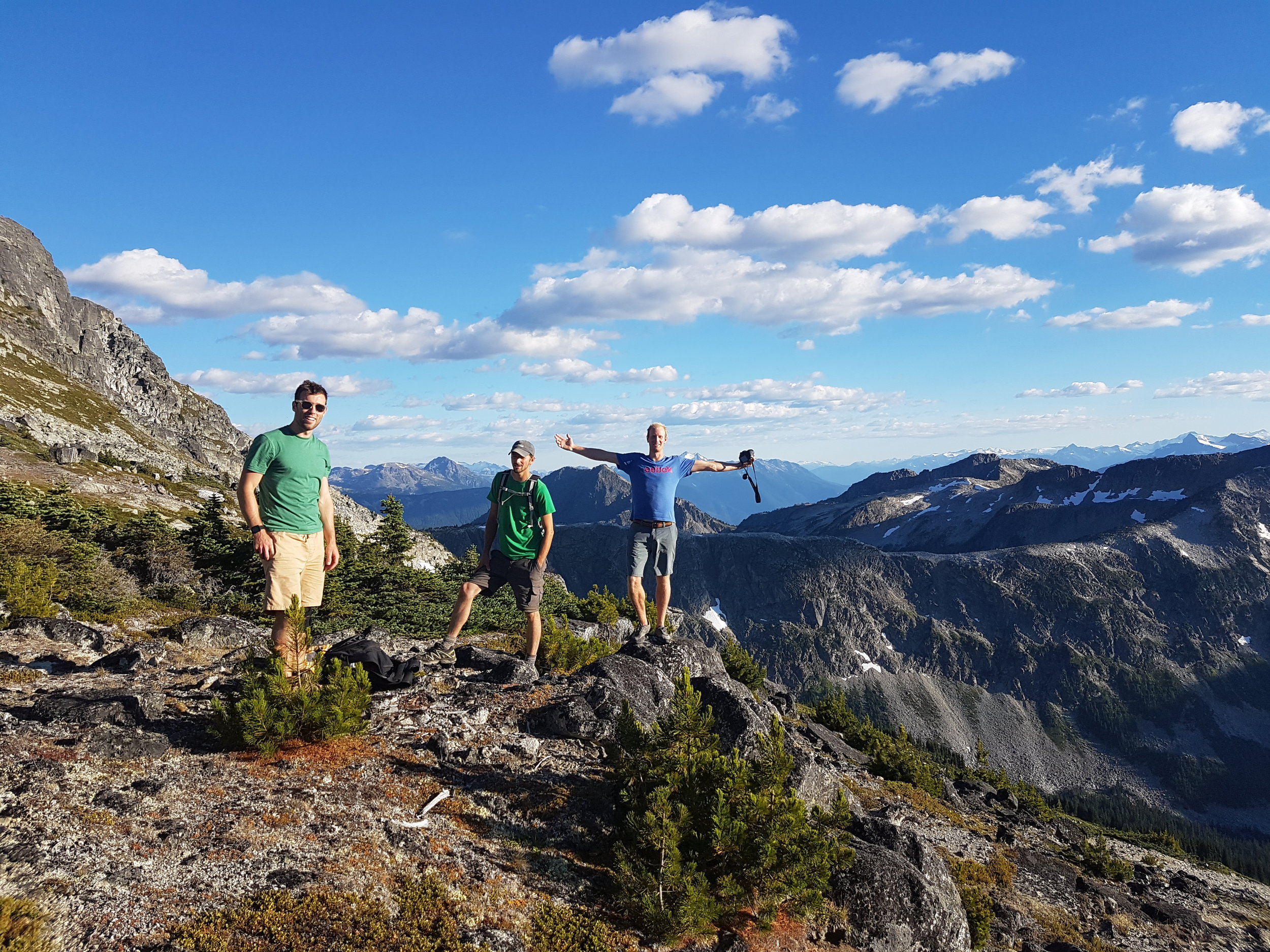 Group photo after an epic hike 