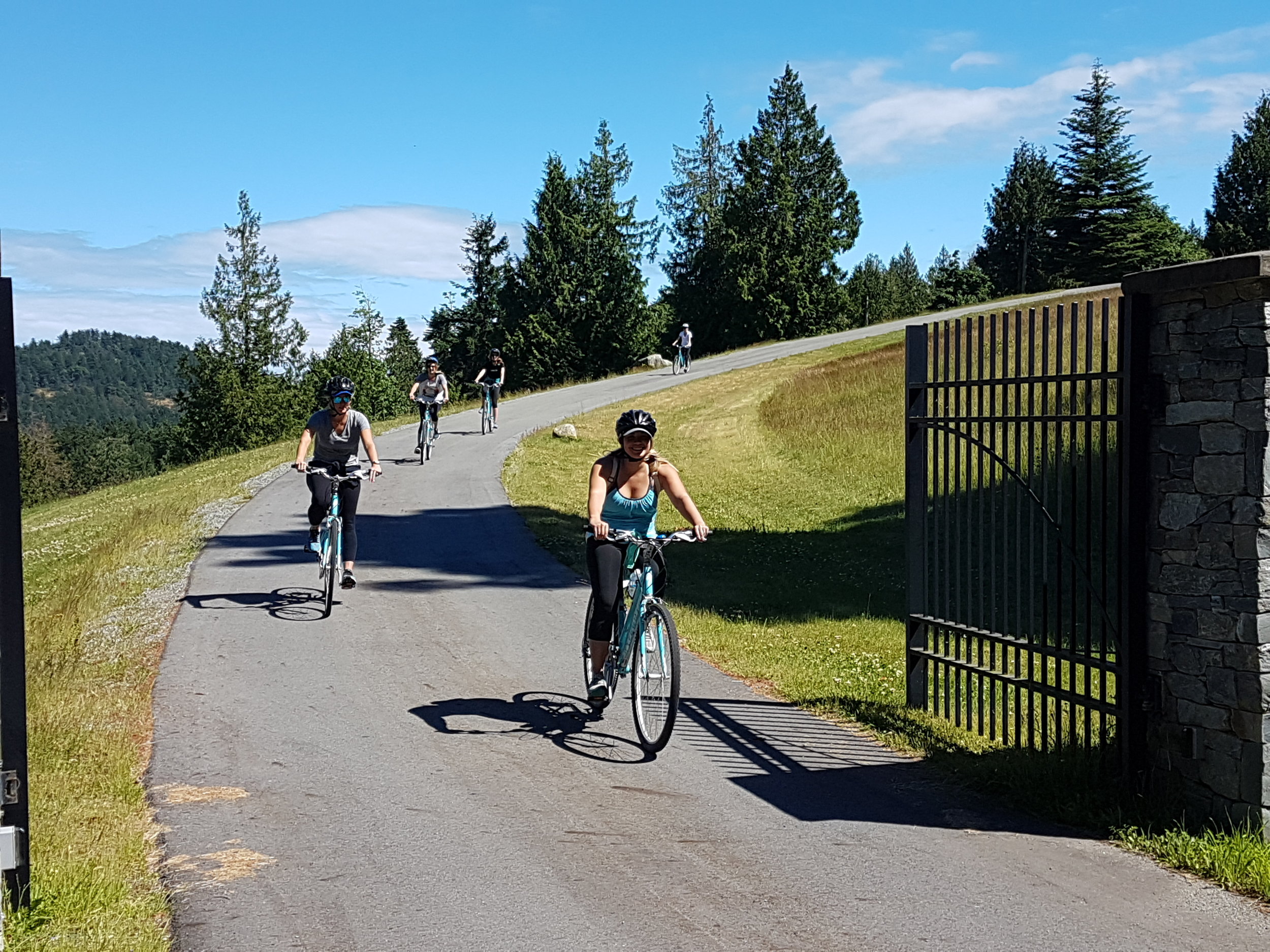 leaving the winery during our Vancouver Island Tour