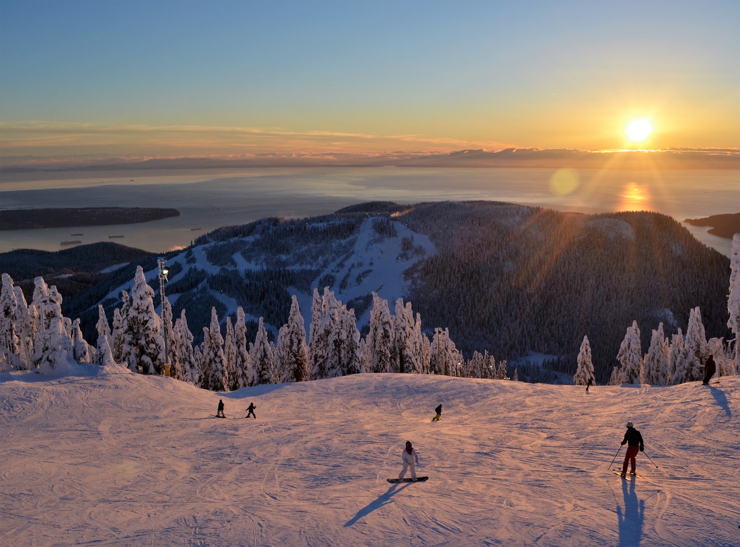 Sunset skiing and snowboarding at the local mountans in Vancouver