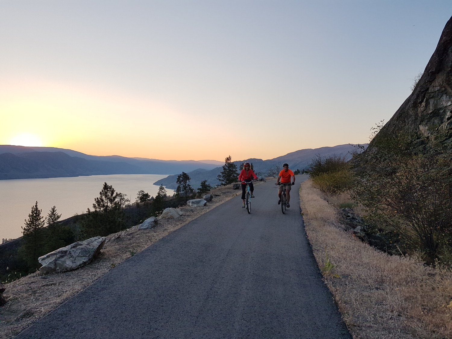 Cycling along Okanagan Lake on our Okanagan bike tour