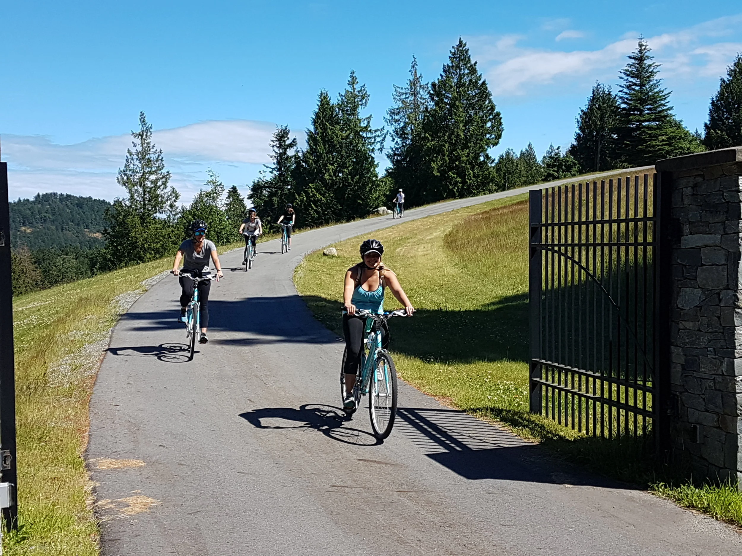 Tour Vancouver Island On Bike Best Bike Tours In Vancouver Into The 