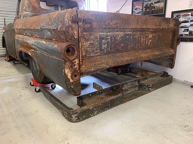 Super stoked on my mission yesterday to snag this #bardenbumper for my #59apache #roadtrip from #LosAngeles to #yubacity #12hours #chevyapache #taskforce #taskforceera #truck #truckporn #patina #patinaallatars #fontecustoms #project #projectfiretruck
