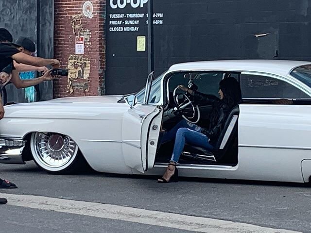 When the lovely @paolapinks_ shows up for a #photoshoot with @donutsnwheels &amp; @archiem25 🔥 #laidout #denim #ceosled #fontecustoms #dtla #fitmodel #laysframe #fuckyeah #friday #vibe #picoftheday #59cadillac #cadillackingslasvegas @cadillackingslv