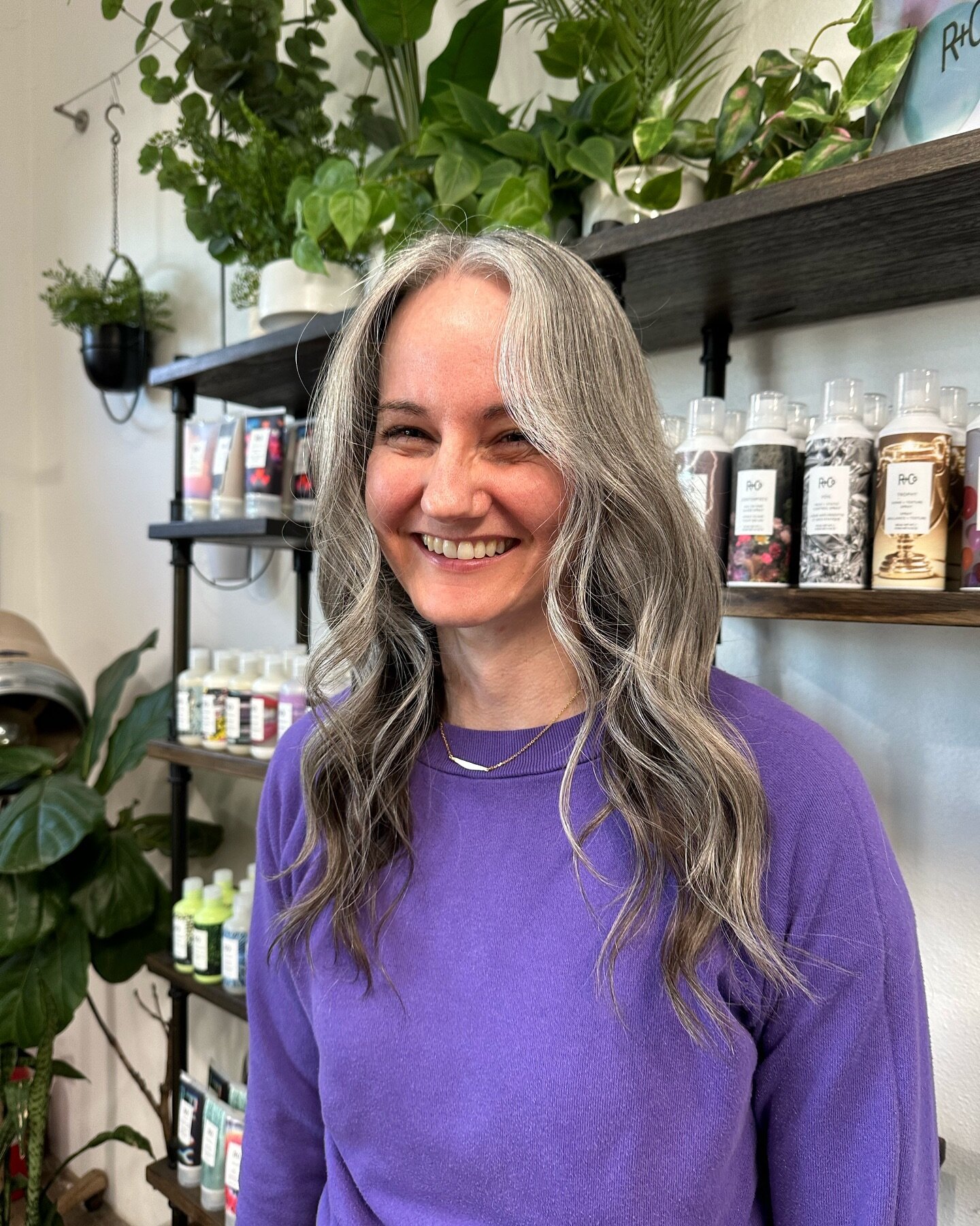 Many of my clients have began embracing their wisdom hair &amp; I absolutely love it 💕 
&bull;

&bull;

&bull;
#wisdomhair #naturalgrayhair #naturalwhitehair #naturalsilverhair #silverhairtransition #whitehairs #culvercityhairstylist #culvercityhair