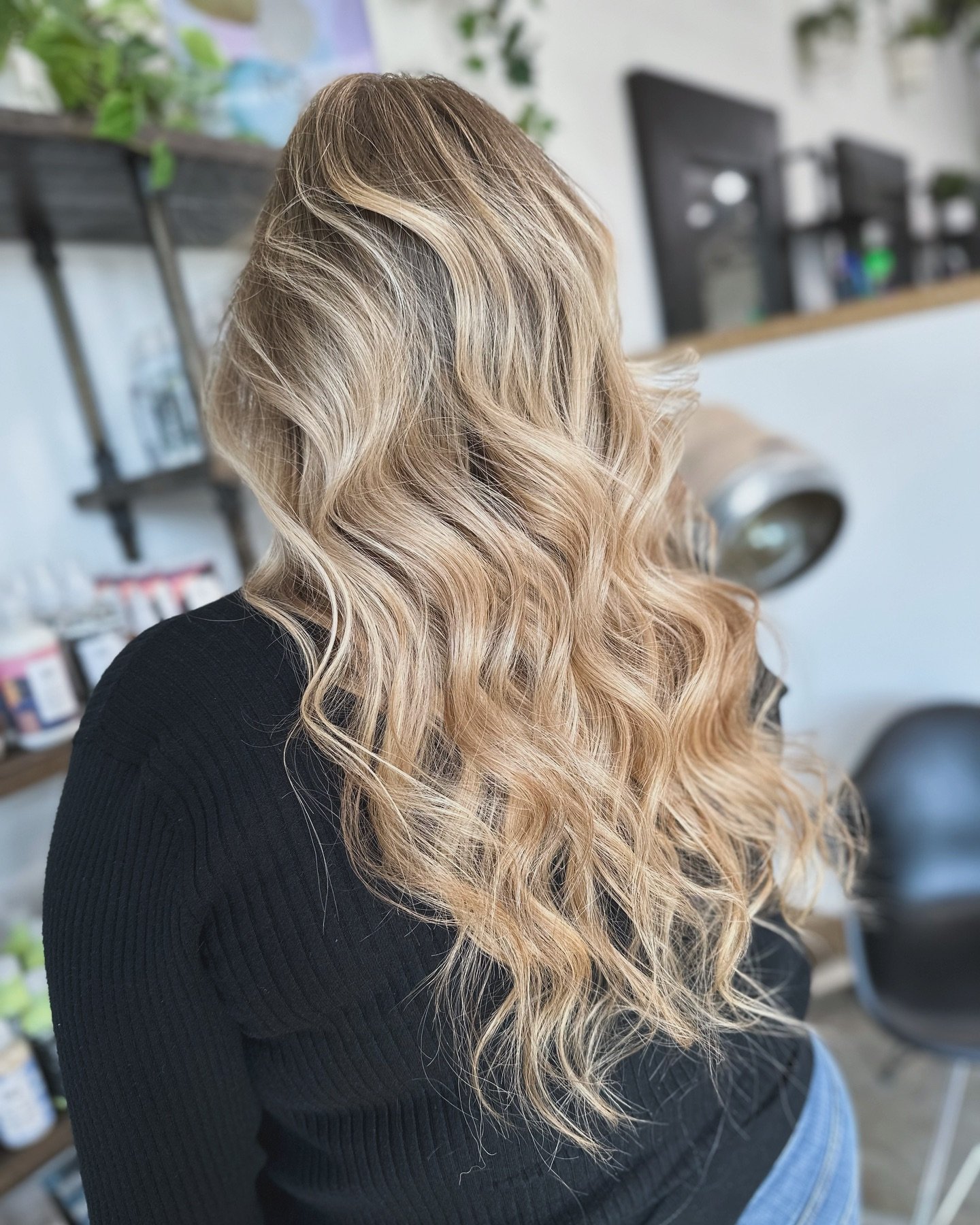 Blended Blonde ☀️
&bull;

&bull;

&bull;
#blendedblonde #blendedbalayage #blendedhaircolor #beforeandafterblonde #beachwaveshairstyle #babylightsbalayage #babylightsblonde #babylightstechnique #blondetransformation #culvercityhairstylist #culvercityh