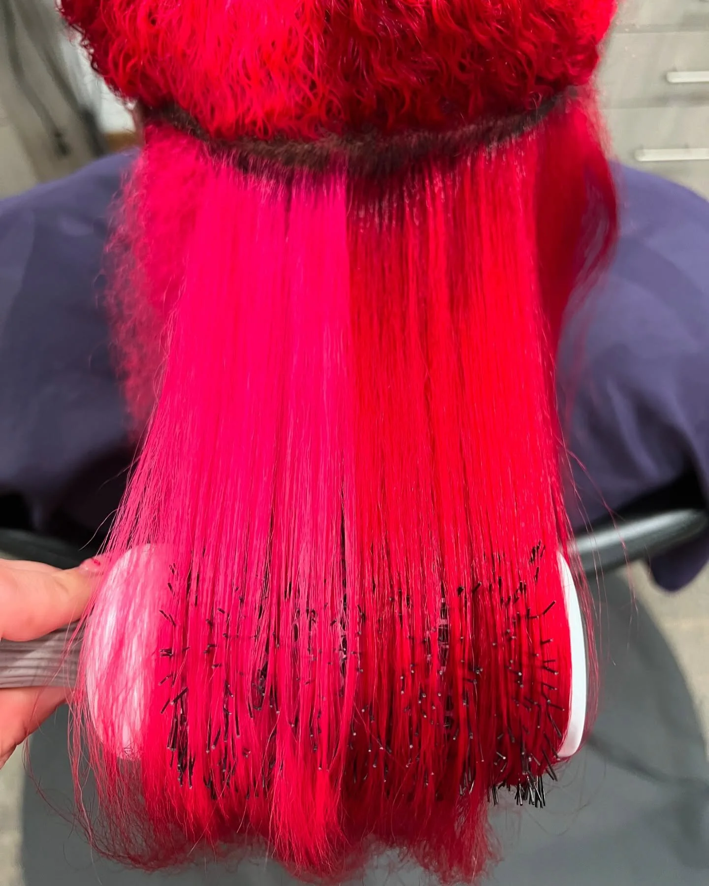 You see how smooth I get this type 4A curl with just a blow dry?! I mean, it&rsquo;s like I do hair or something 💁🏻&zwj;♀️😂
&bull;
&bull;
&bull;
&bull;
&bull;
&bull;
#Babyliss #SplitDye #CreativeColor #PinkHair #CulverCityArtsDistrict #Hairstylist