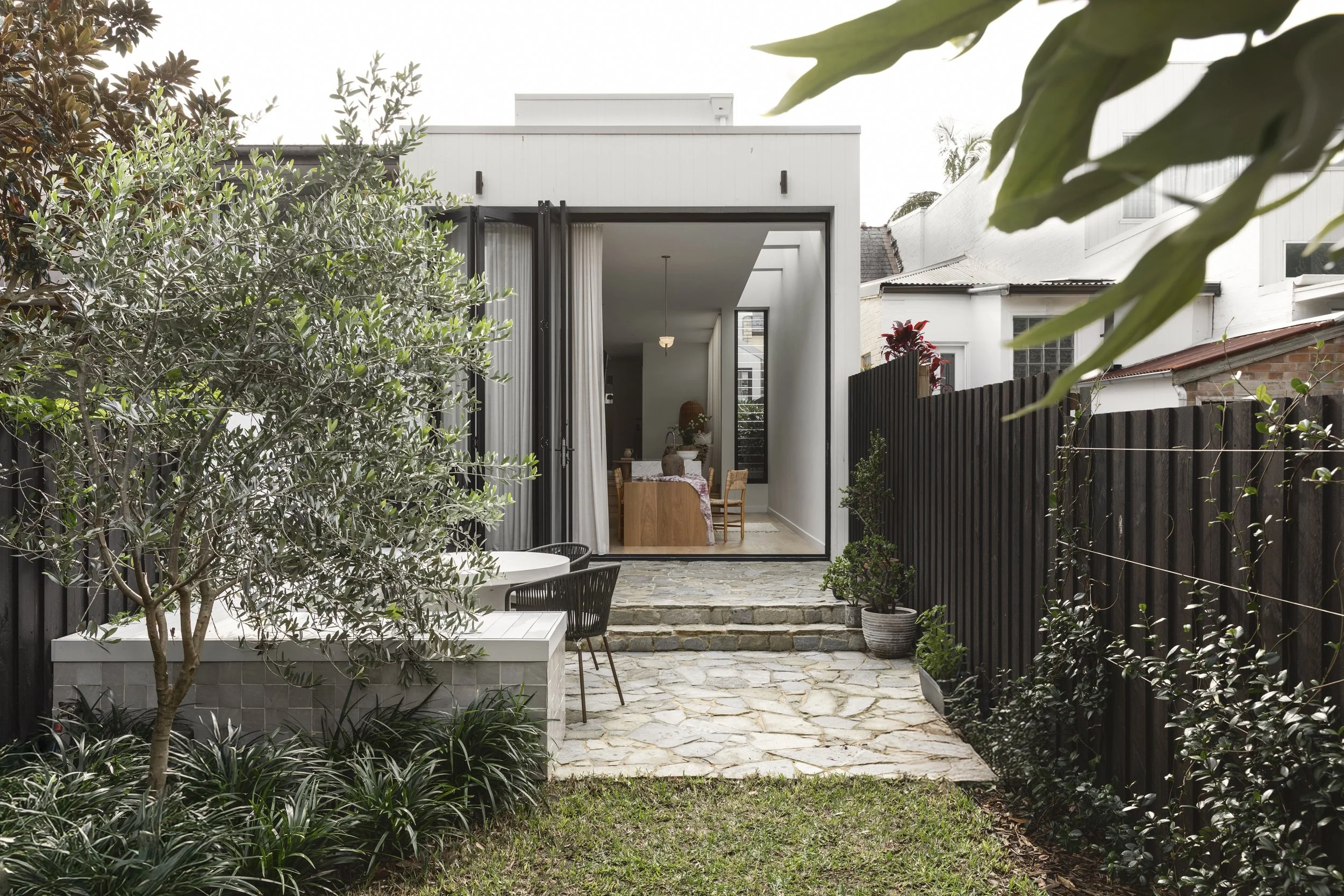  Randwick Modern  A light-filled modernist addition to a period home in Sydney’s Eastern Suburbs.   Interior Design/Styling: Studio Joan  Photography: Loise Wellington 