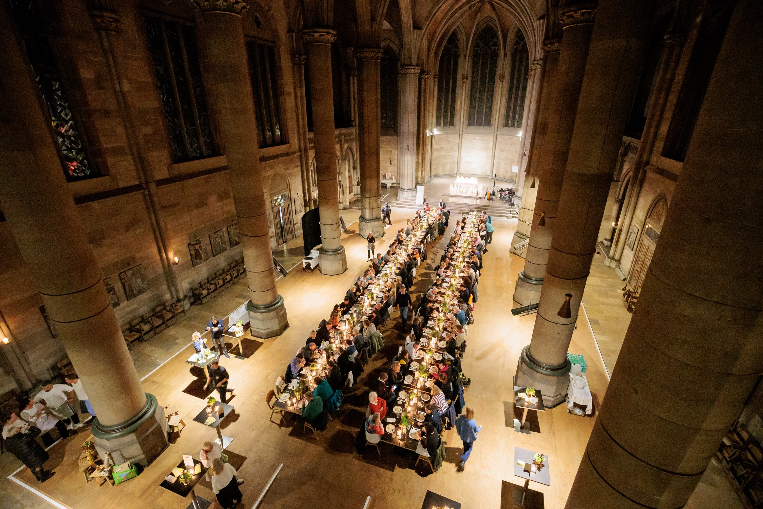 Rescue Dinner aus geretteten Lebensmitteln in der Kirche