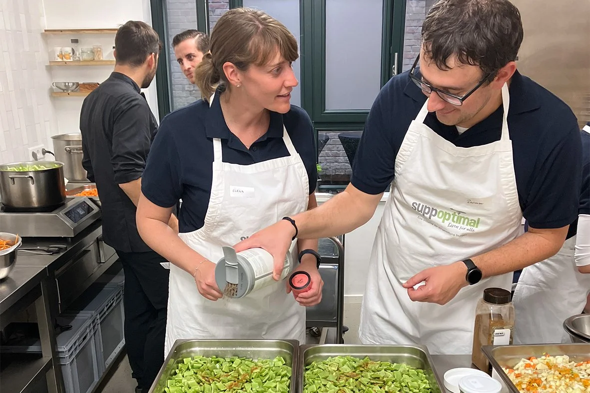LBBW-Teams kochen mit geretteten Lebensmitteln