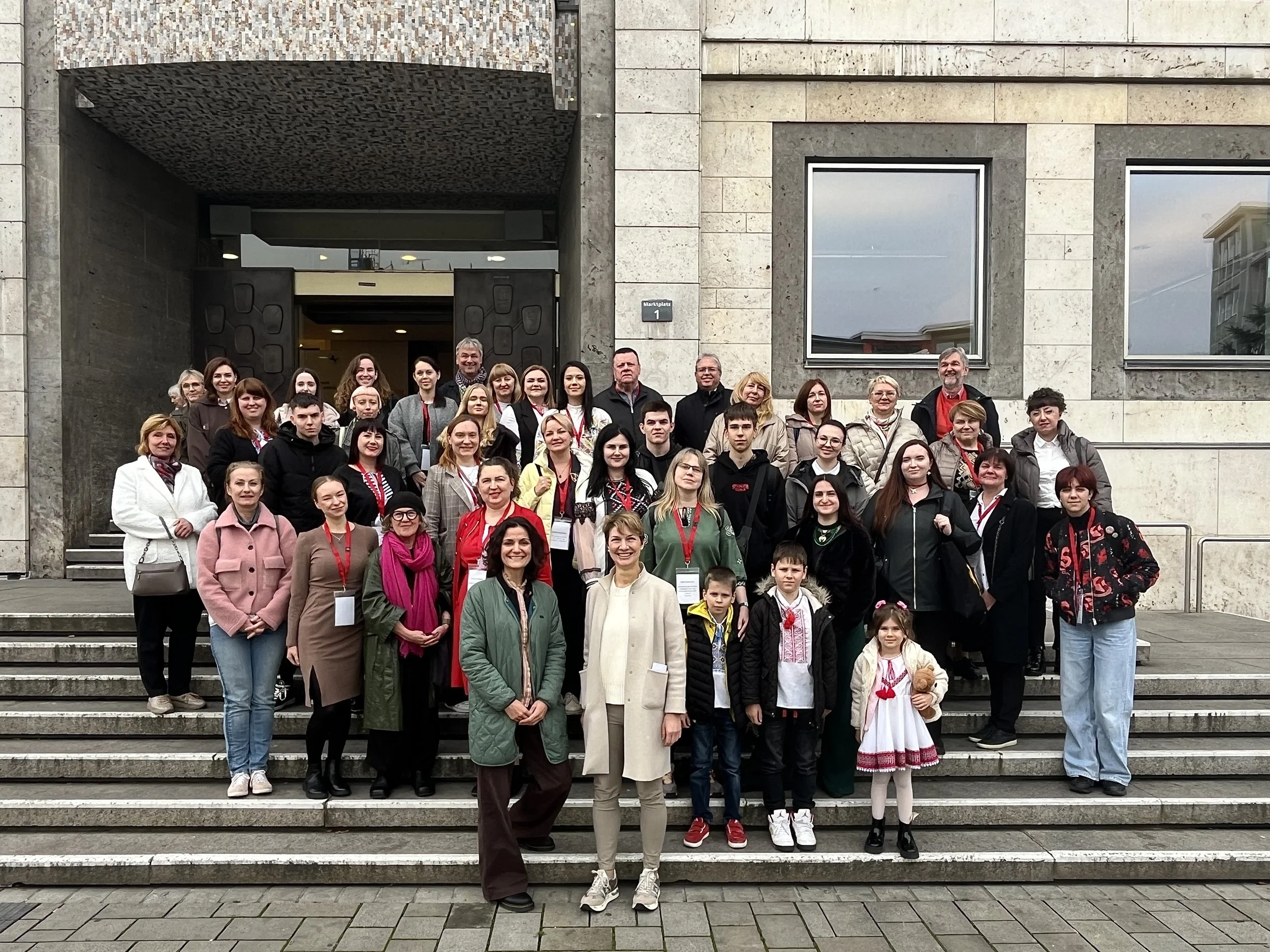 UKR_BSS_Rathaus_DelegationALLE.jpg