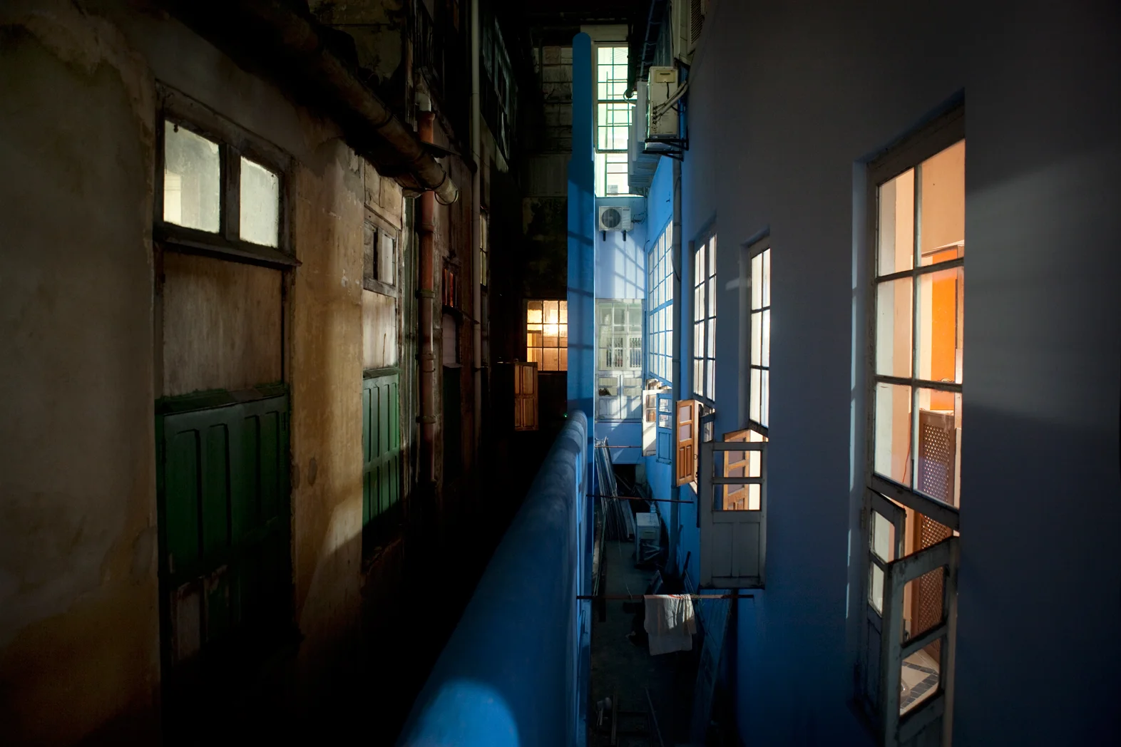 aaron+chervenak+buildings+neighboors+contrast+night+alley+windows.jpg