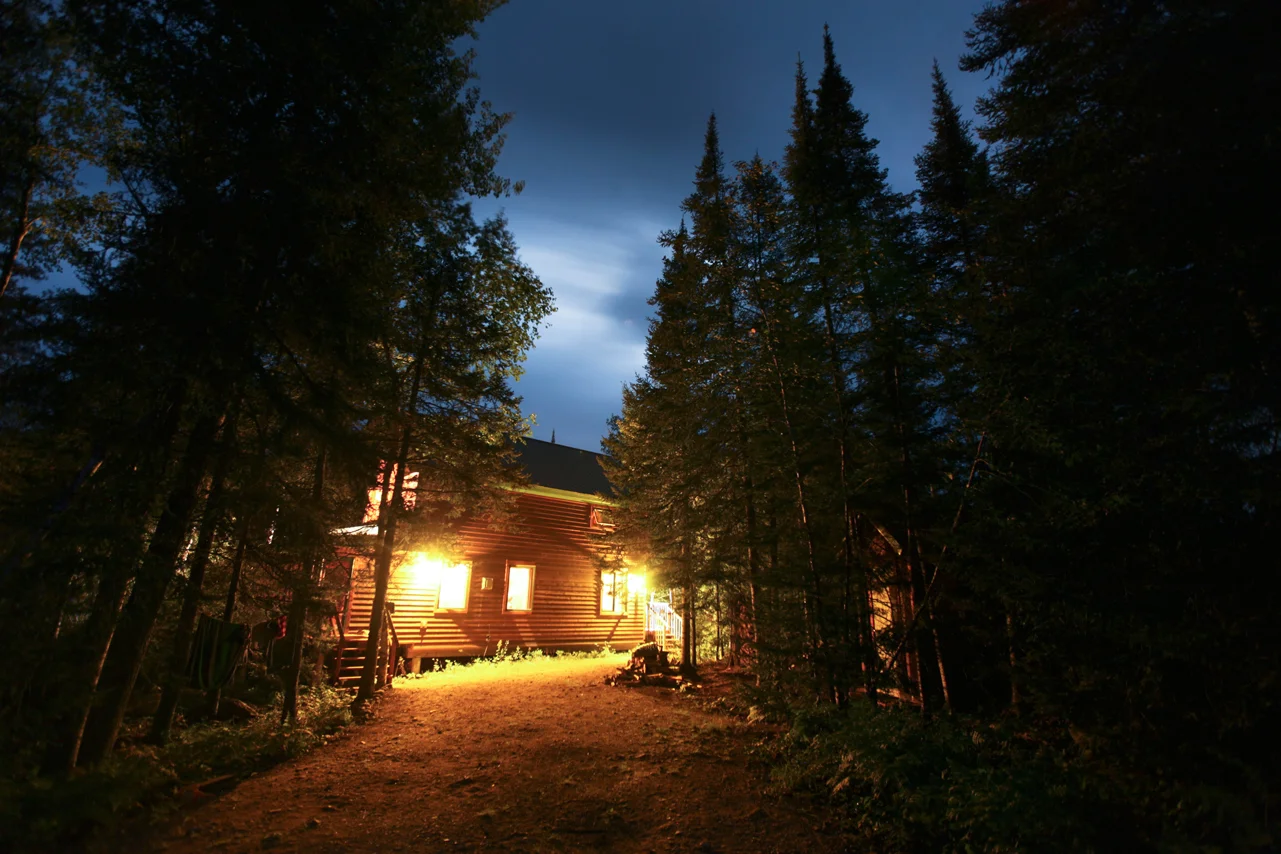 aaron+chervenak+cabin+in+the+woods+night+pine+solitude+log.jpg