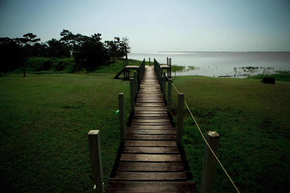 aaron+chervenak+river+house+amazon+lifestyle+brazil+riberinho+night+pier+people.jpg