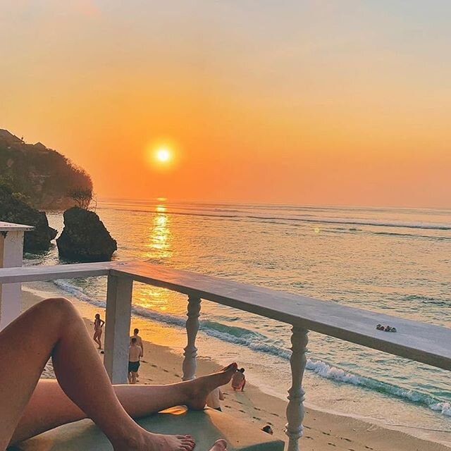 BUSHFIRE AUCTION 💔
@sunsurfstay 
We are offering a beautiful 2 night beachfront suite stay* in Bingin Beach Bali and includes one romantic beach dinner for 2**
Please place all bids in the comments below, highest bid by sunday 12th (next week) wins!