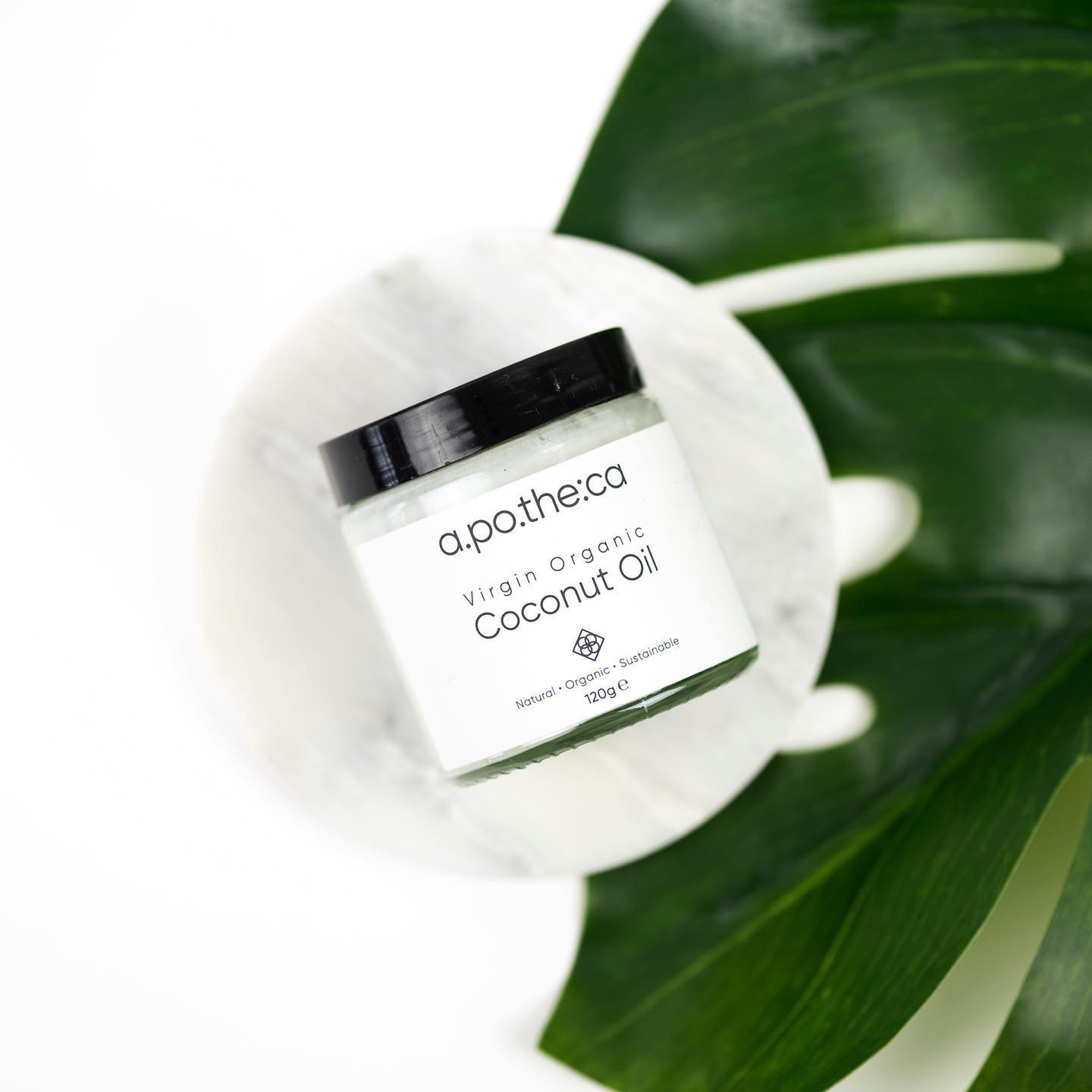 One of our go-to summer skin must haves is the wonderful coconut oil. Use it as a moisturiser, an after sun soother, or a bath oil; for smooth, supple silky skin 🥥🧖🏽&zwj;♀️