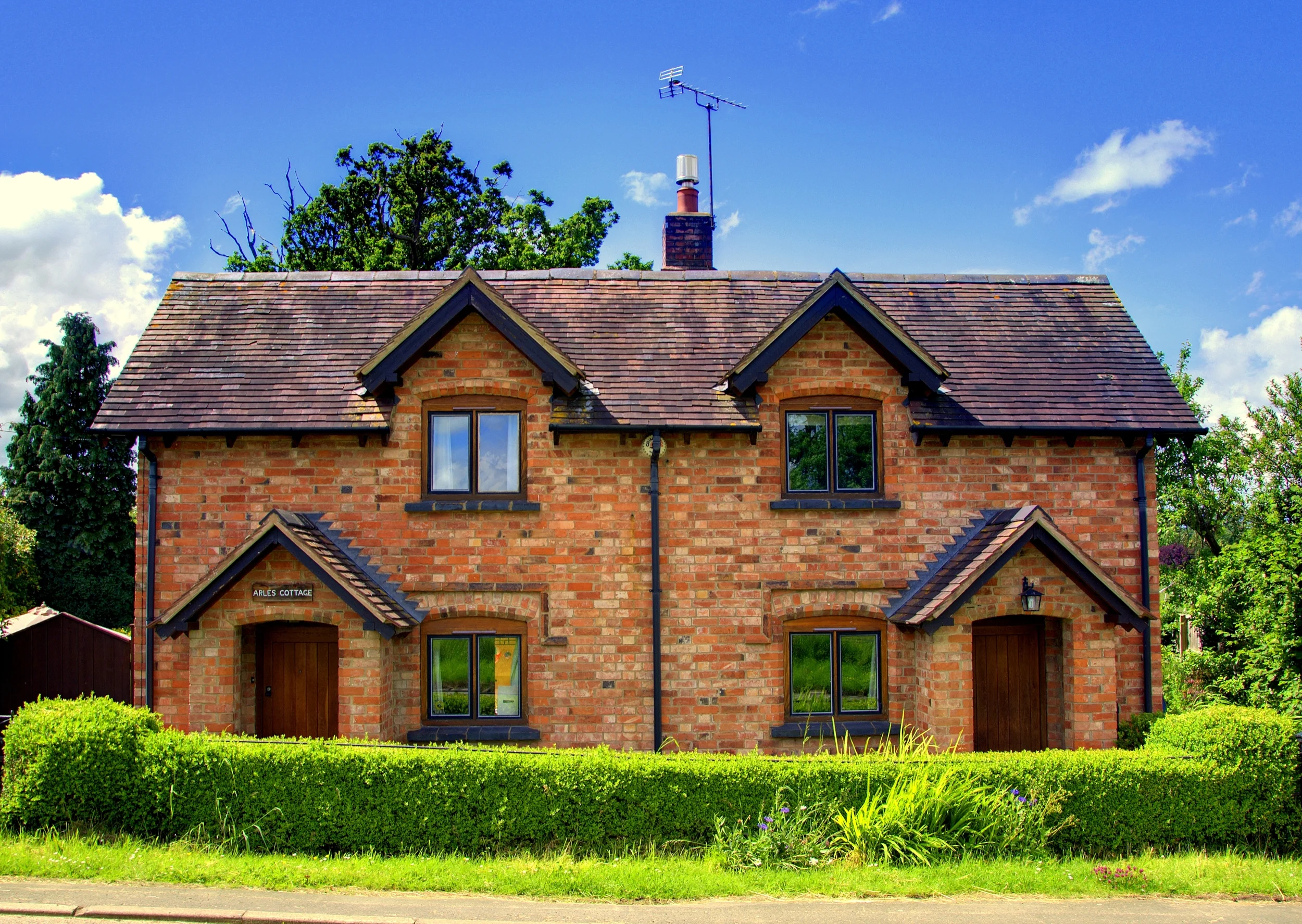 Norton Lynsey Cottages.jpg