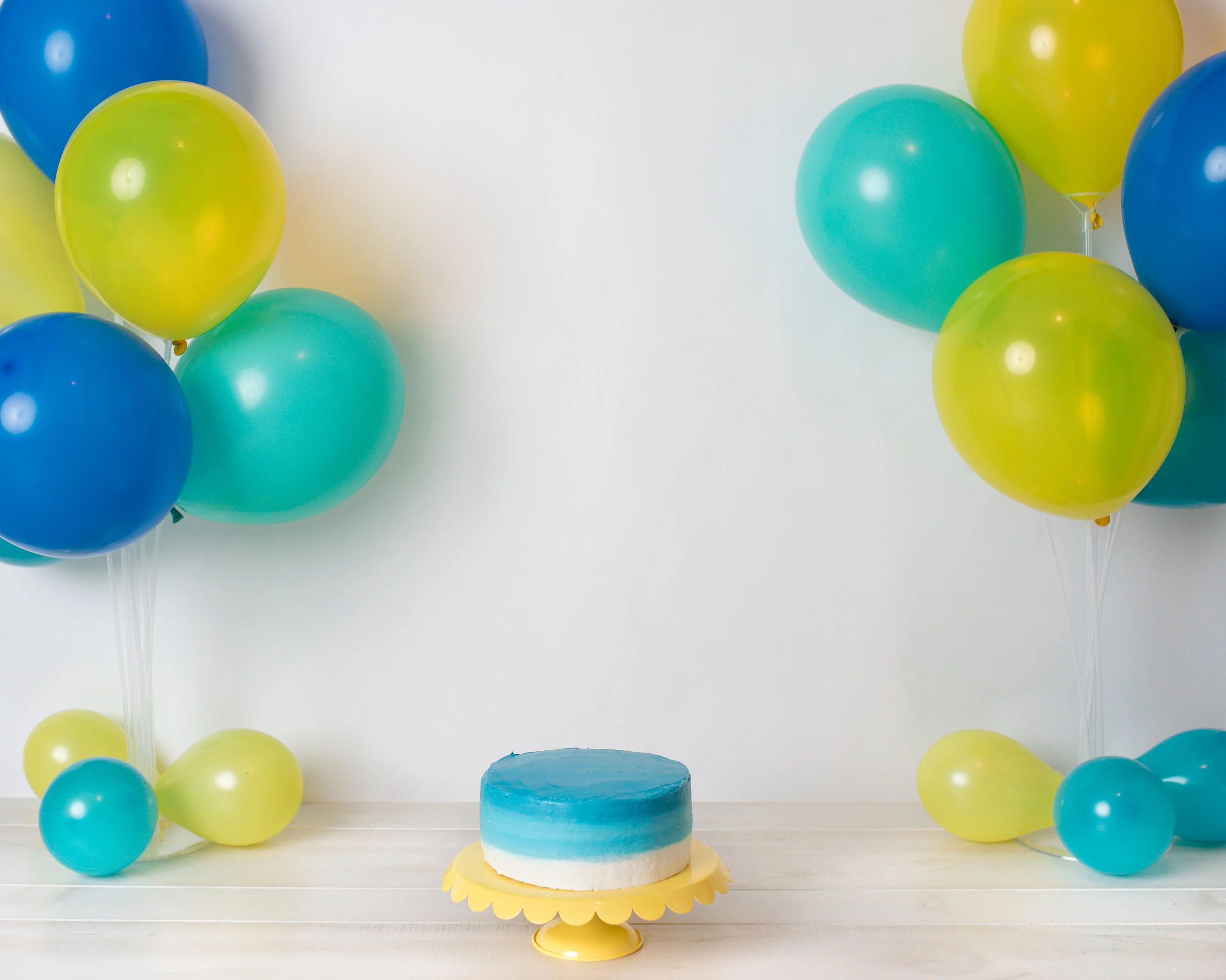 yellow_blue_cake_smash.jpg