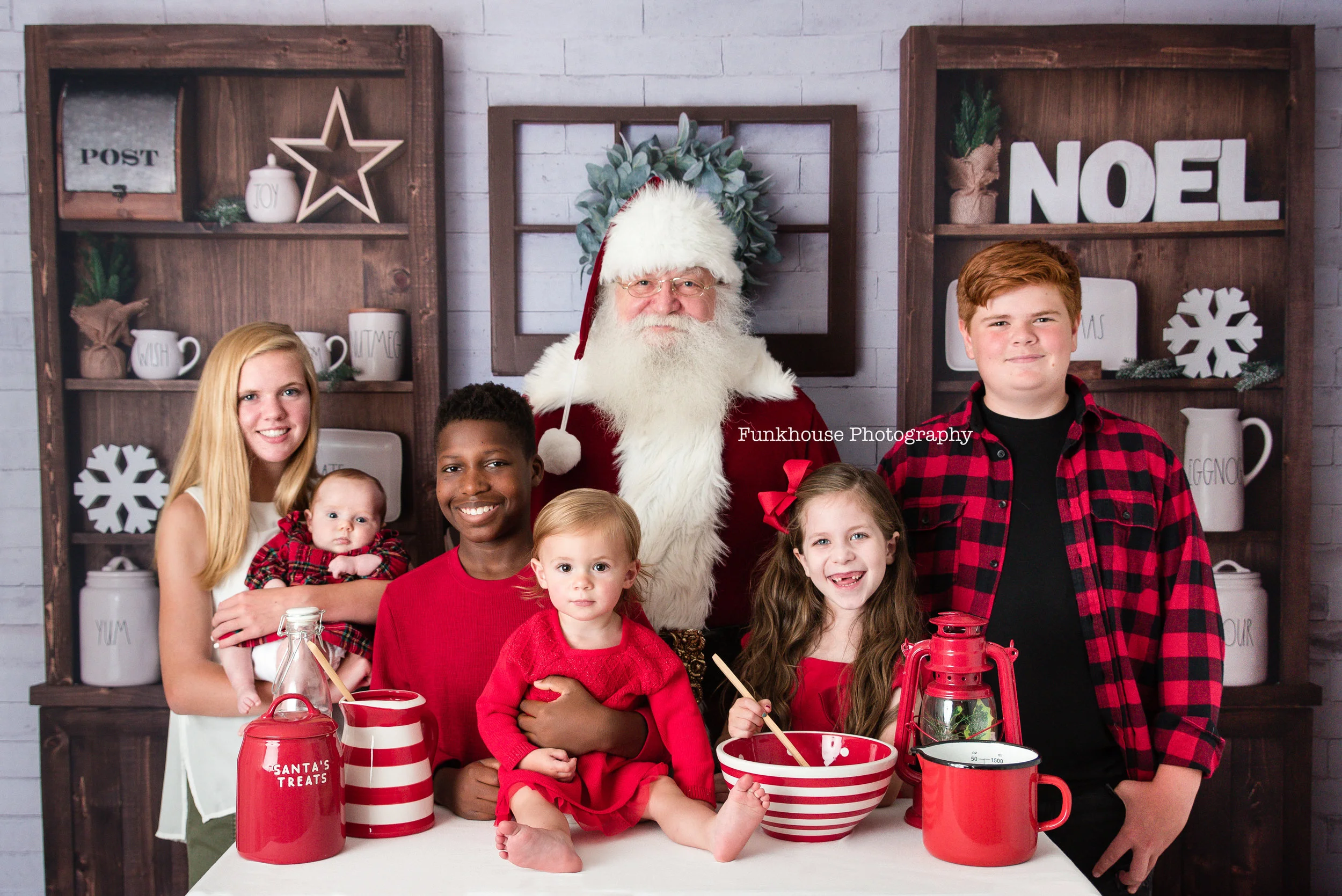 The 2019 Santa Mini Session Experience at the Funkhouse Photography
