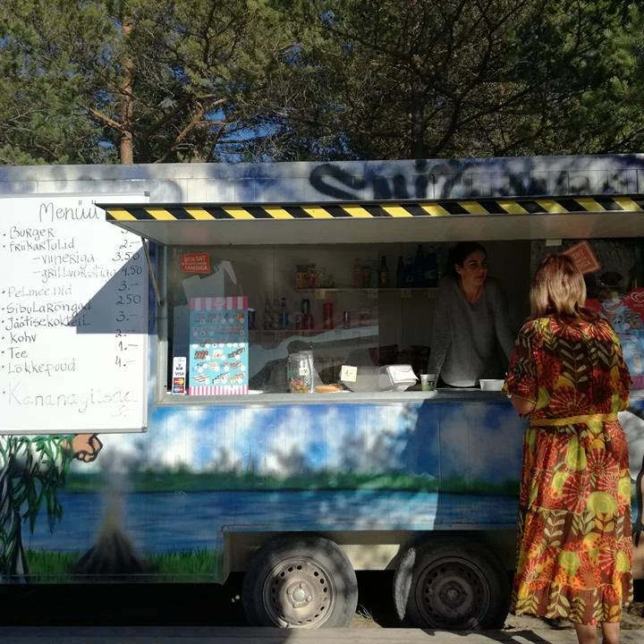 Snackkar en enige voorziening Peraküla telkimisala.jpg