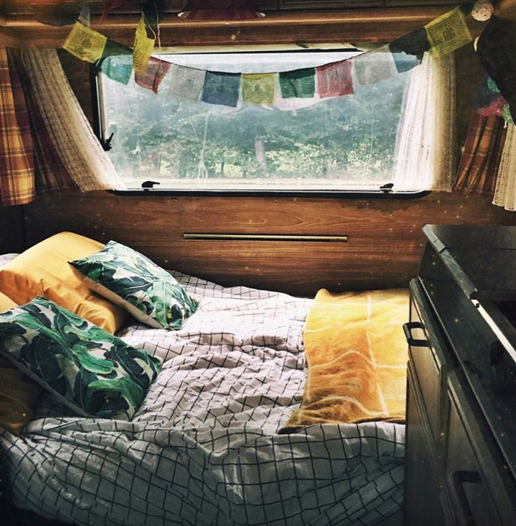 Kamperen in een vintage caravan: meer over Karel Karavaan