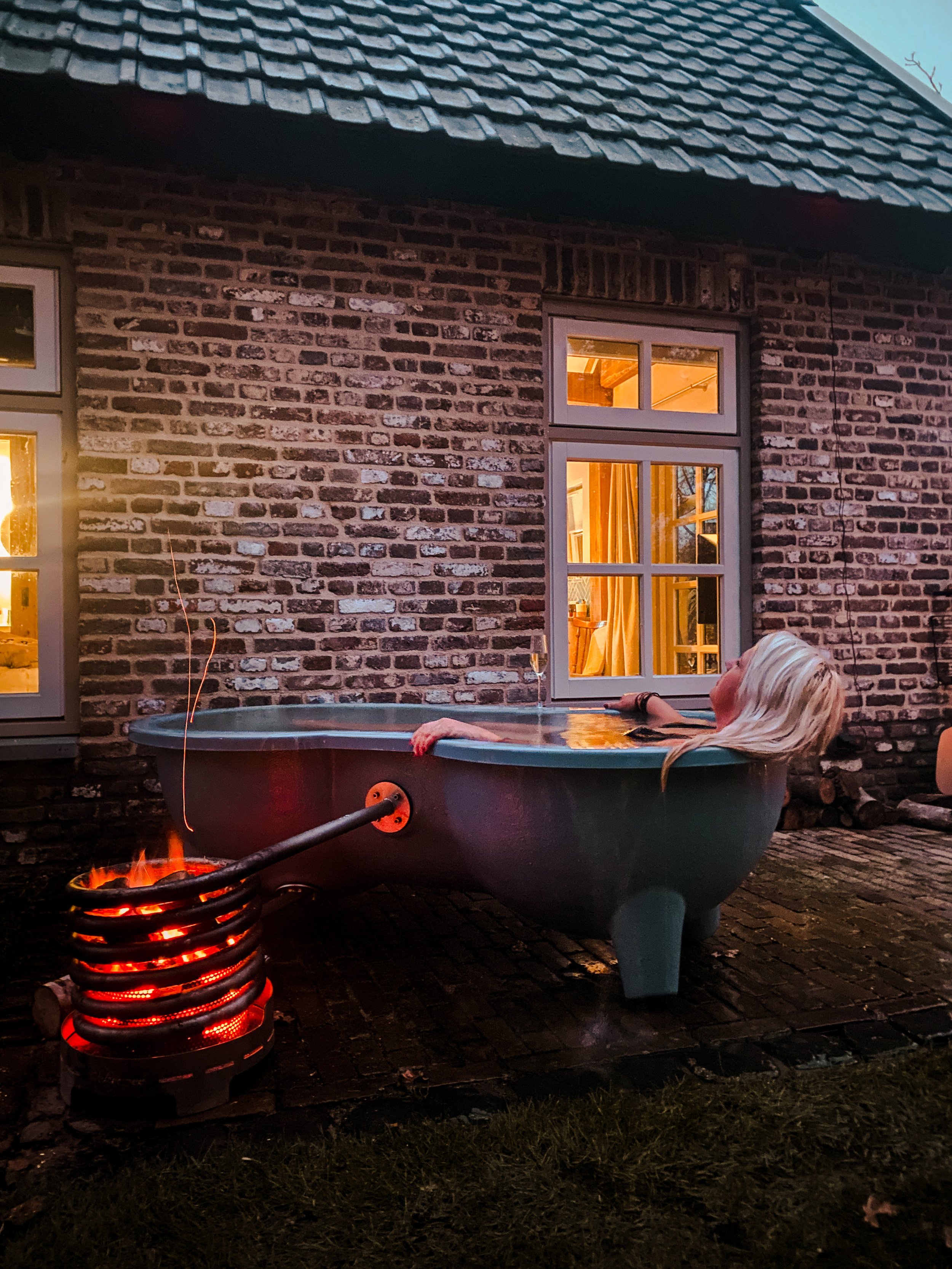 Grillig Net zo boete Tiny house met hot tub | Buitengoed de Bollen — Expeditie Kram: reisblog  over kamperen + bijzonder slapen